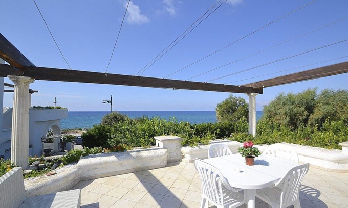 Santa Maria di Castellabate House | Appartamento Apollonia C: A bright and cheerful studio apartment situated at a short distance from the beach, with Free WI-FI.