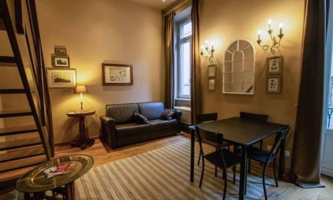 Roman Quarter Apartment | Atriums Apartment Quovis Domus, an enchanting nest in the heart of city centre