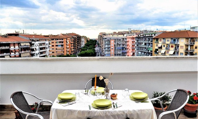Tuscolano Apartment | Attico luminoso terrazza Metro A Aria Cond WiFi