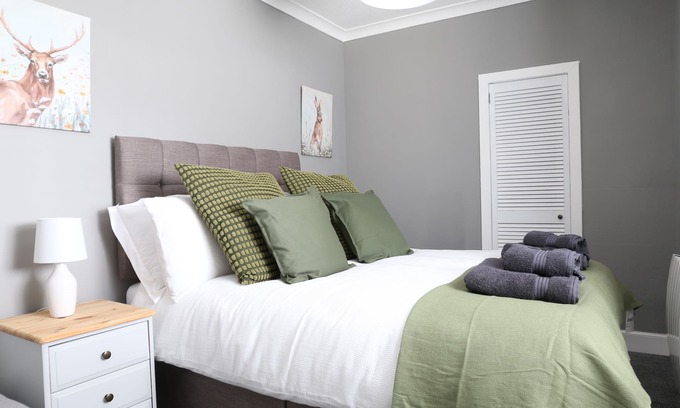 Crieff Cottage | Bank Place - an apartment that sleeps 2 guests in 1 bedroom