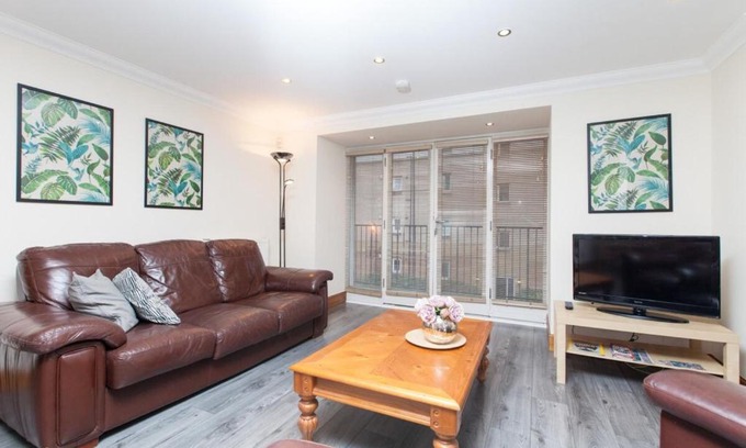 Haymarket Apartment | Beautiful 2 Bedroom Flat In Converted Distillery