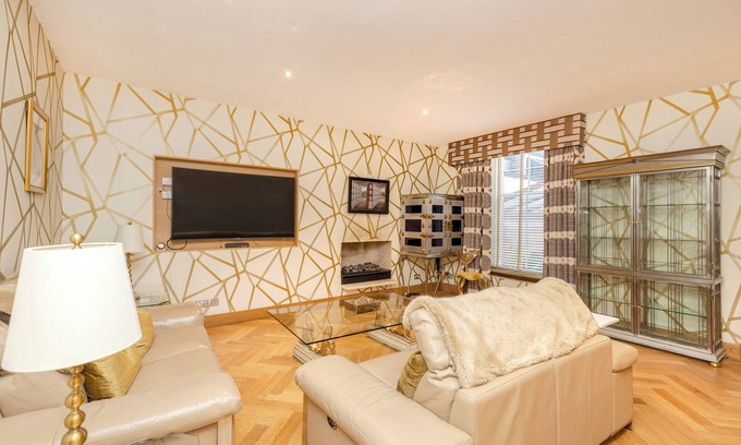 New Town Apartment | Beautiful 3 bed Apt. on York Place