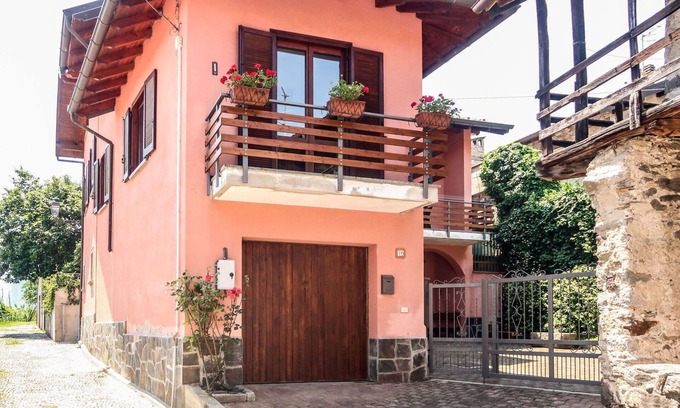 Pella House | Beautiful private villa for 6 people with WIFI, TV, patio and pets allowed