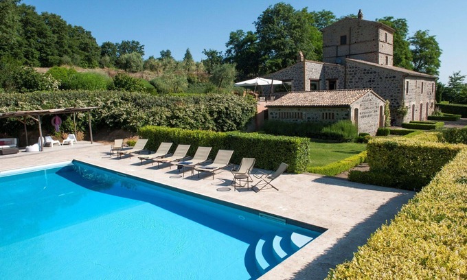 Porano Villa | Beautiful private villa for 10 people with A/C, private pool, WIFI, TV and patio