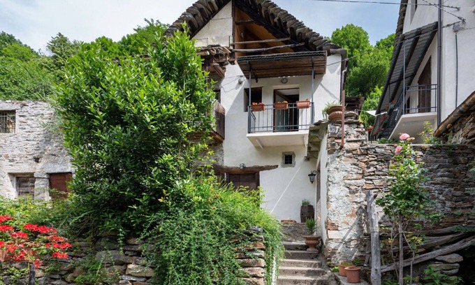 Bognanco House | Beautiful villa for 2 guests with TV, terrace and pets allowed