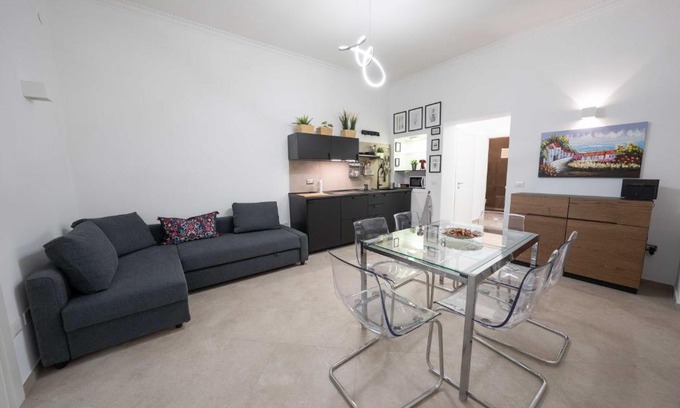 Historical Center Apartment | Best Chiaia 74 By Dimorra