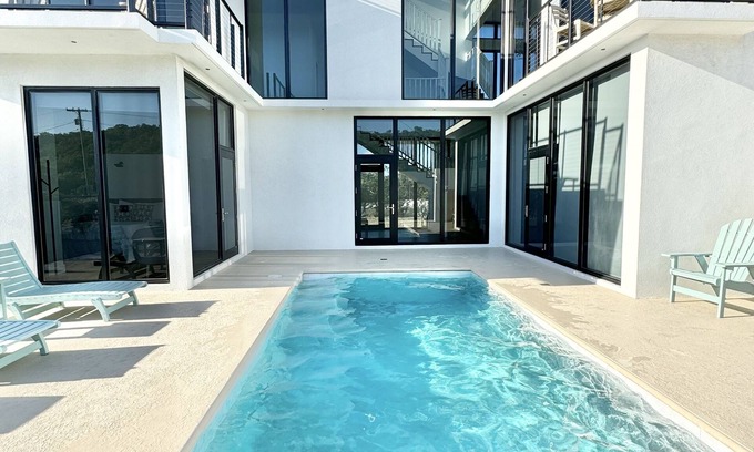 Bouvet Island Villa | BRAND NEW- STEPS to the BEACH ๐๏ธ- HEATED ๐ฅ POOL & SLIDE ๐ KING BEDS