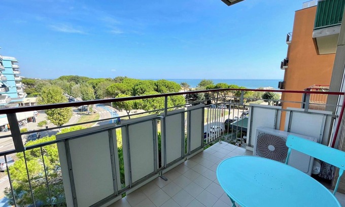 Caorle Apartment | Bright and colorful studio with sea view