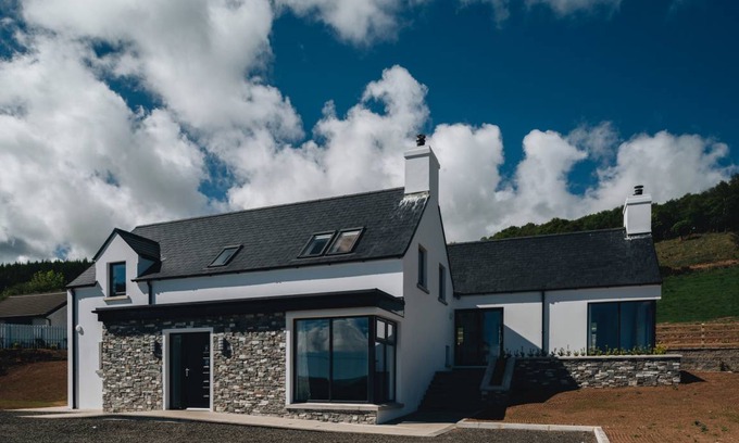 Ballycastle Cottage | Cabin ∙ 3 bedrooms ∙ 7 guests
