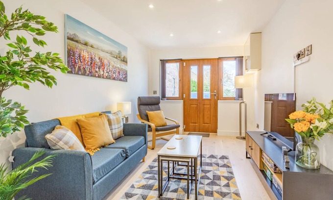 Pitchcombe Cottage | Cabin ∙ 1 bedroom ∙ 2 guests