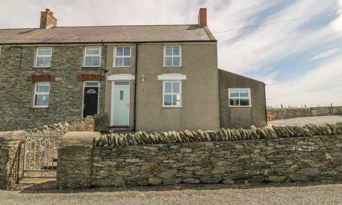 Llanfaethlu Cottage | Cabin ∙ 2 bedrooms ∙ 3 guests