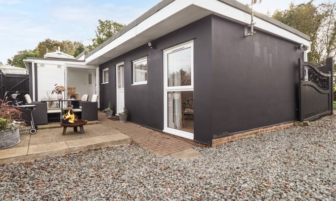 Denton Cottage | Cabin ∙ 2 bedrooms ∙ 3 guests