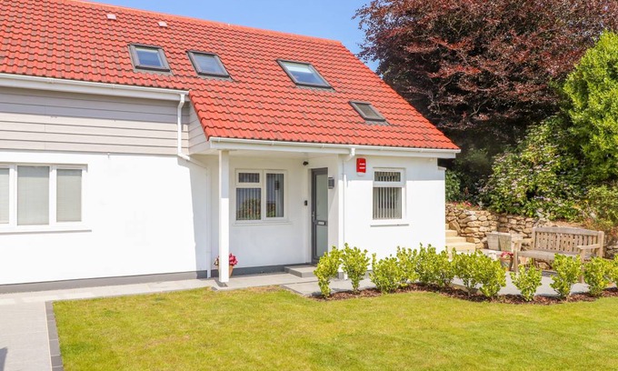 Helston Cottage | Cabin ∙ 2 bedrooms ∙ 4 guests