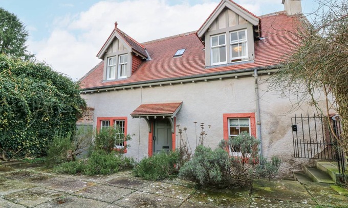 Gattonside Cottage | Cabin ∙ 2 bedrooms ∙ 4 guests