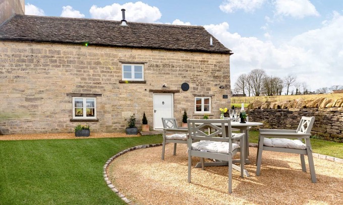 Nympsfield Cottage | Cabin ∙ 2 bedrooms ∙ 4 guests