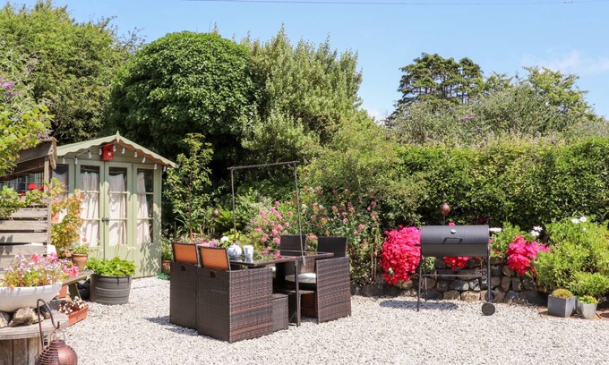 Ruan Minor Cottage | Cabin ∙ 2 bedrooms ∙ 4 guests