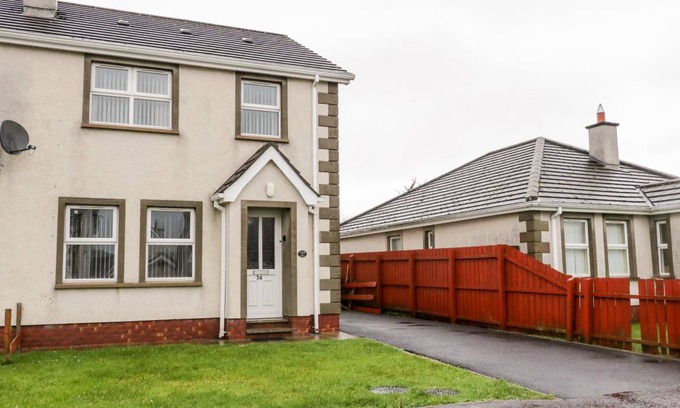 Ballycastle Cottage | Cabin ∙ 3 bedrooms ∙ 6 guests