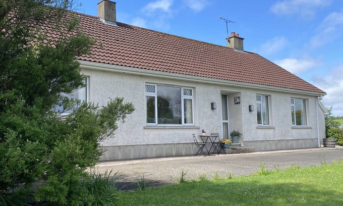 Enniskillen Cottage | Cabin ∙ 3 bedrooms ∙ 5 guests