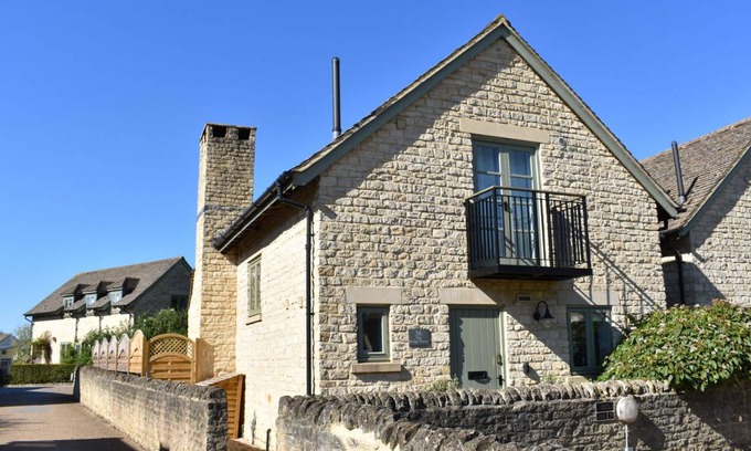 Cirencester Cottage | Cabin ∙ 4 bedrooms ∙ 8 guests