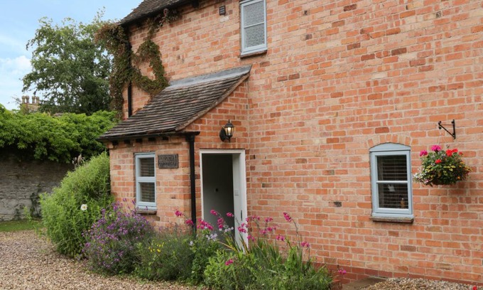 Wickhamford Cottage | Cabin ∙ 4 bedrooms ∙ 7 guests