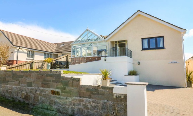 Poundstock Cottage | Cabin ∙ 4 bedrooms ∙ 8 guests