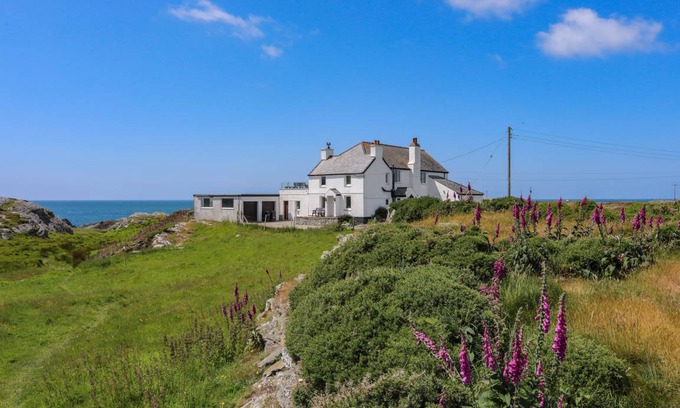 Rhoscolyn Cottage | Cabin ∙ 5 bedrooms ∙ 10 guests
