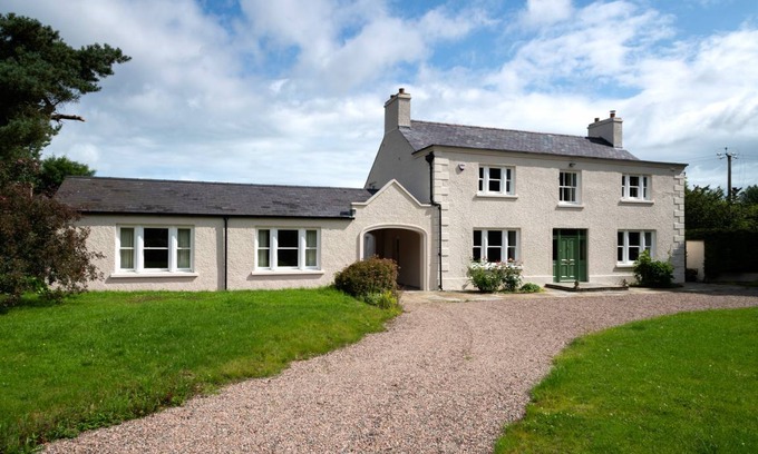 Ballymoney Cottage | Cabin ∙ 6 bedrooms ∙ 9 guests