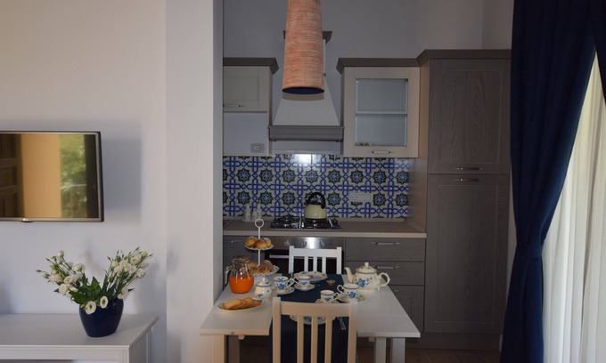 Sant'Agata sui Due Golfi House | Centrally located house with garden!