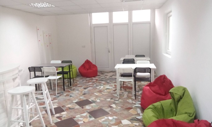 Zvezdara Hostel | Charming, budget apartment with air beds located near Aviv Park, Belgrade