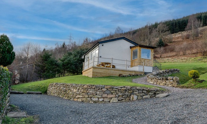 Fearnan Cottage | CIARAN COTTAGE, pet friendly, with open fire in Kenmore