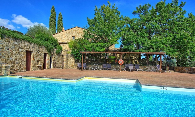 Montalcino Apartment | Cosy apartment for 3 people with pool, A/C, TV, pets allowed and panoramic view