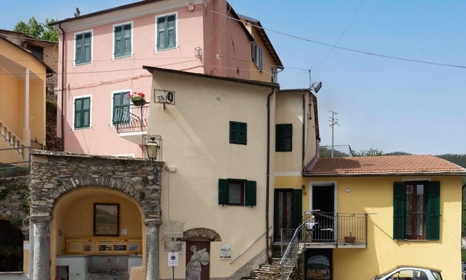 Valloria House | Cosy apartment in villa for 8 people with WIFI, TV, patio and pets allowed