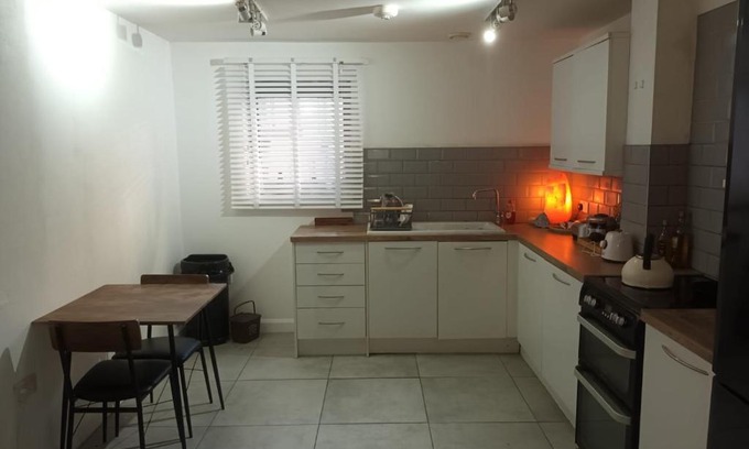 Bristol Apartment | Cosy Modern Apartment in Central Bristol Near Stokes Croft