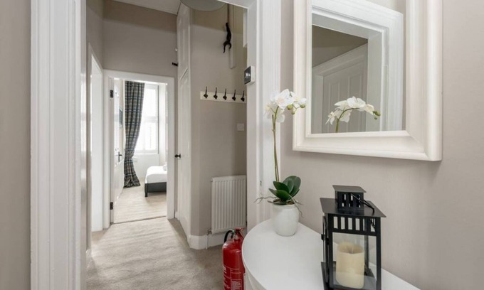 Old Town Apartment | Cozy 3 Bedroom Apartment in the Heart of Old Town - Perfect for the Fringe!