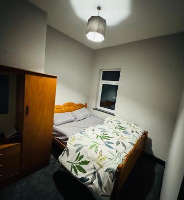 Belfast House | Cozy Private Room with Shared Amenities