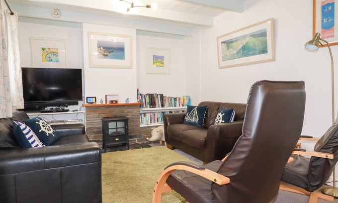 Rose Cottage | DAISY COTTAGE, pet friendly, with a garden in Perranporth