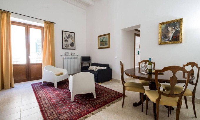 Monte di Pieta Apartment | Domus Sicily - Sant'Agostino Apartment - Spacious apartment 3 bedrooms ensuite