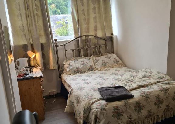Sheffield House | Double En-suite bedroom