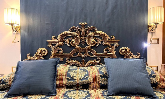 Dorsoduro Apartment | Elegant apartment very close to the Accademia Bridge