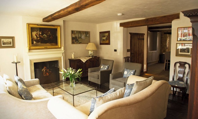 Towcester House | Elegant sumptuously decorated town house located in Towcester, Northamptonshire