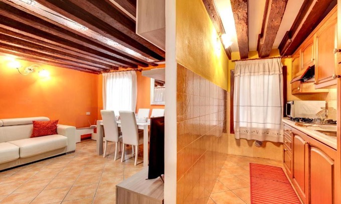 Castello Apartment | Elegante con una camera da letto vicinissimo a Via Garibaldi