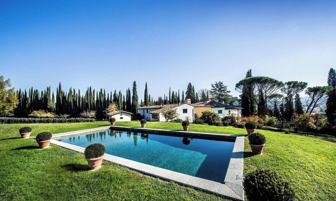 Impruneta Villa | FABULOUS 6BR VILLA WITH POOL IN STUNNING LOCATION!