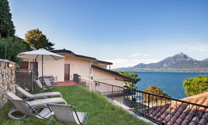 Torri del Benaco Apartment | Greenery Loft With Lake View