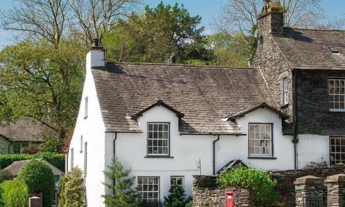 Ambleside House | Holiday Home Clappersgate Way by Interhome
