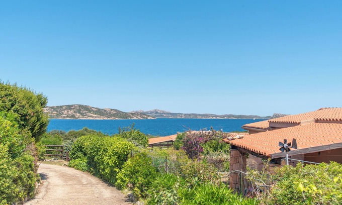 Palau House | Holiday Home House Punta Nera close to the Beach with Sea View & Garden