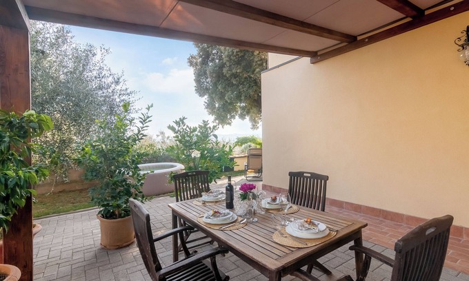 Gorgognano House | Holiday Home 'Il Piccolo Borgo' with Shared Pool, Wi-Fi and Air Conditioning