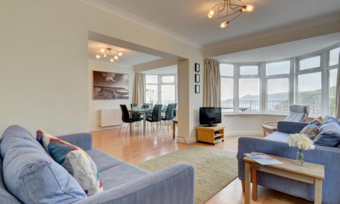 Woolacombe House | Holiday Home Kittiwake by Interhome