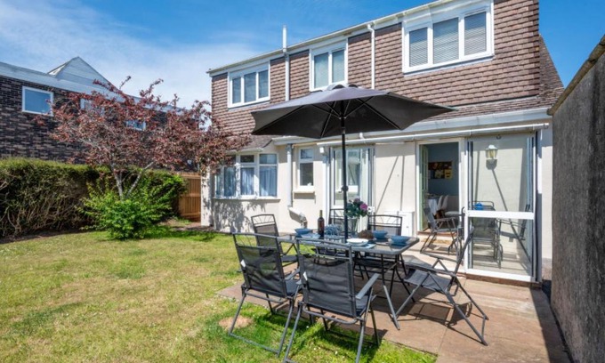 Paignton House | Holiday Home Preston by Interhome