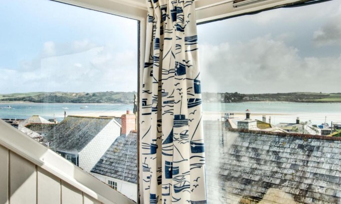 Treator House | Holiday Home The Retreat by Interhome