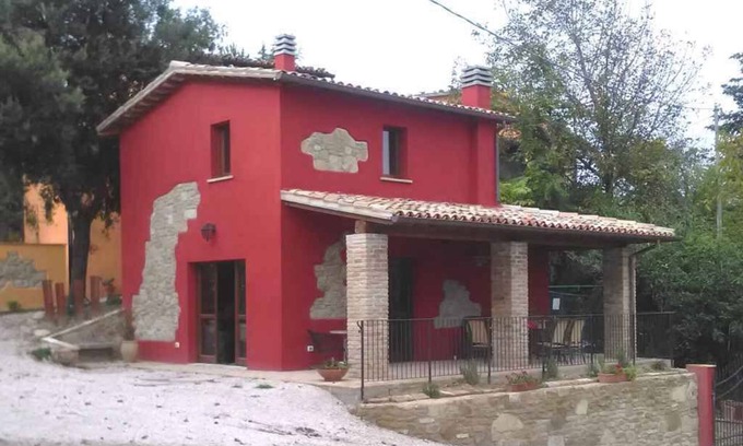 Urbino House | Holiday home with pool suitable for families and groups